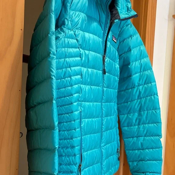 Patagonia Women's Vibrant Blue Puffer Jacket - Picture 3 of 5